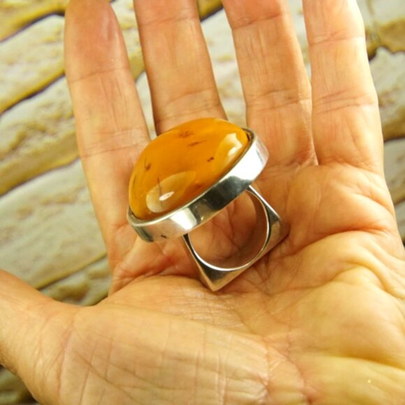 Giant Amber & 925 Silver Heavy Modernist Ring Size 9 - Rare To Find Gift - Picture 15 of 16